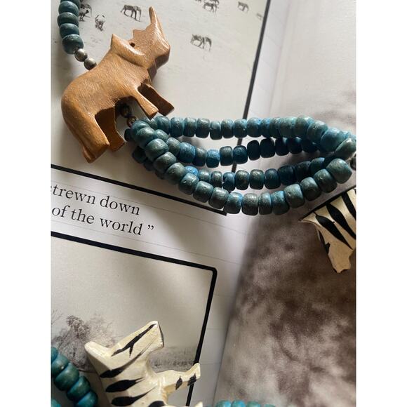 Necklace with wooden animals and beads - Picture 7 of 8